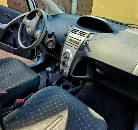 Toyota Yaris cena 12900 przebieg: 156000, rok produkcji 2008 z Koluszki małe 92